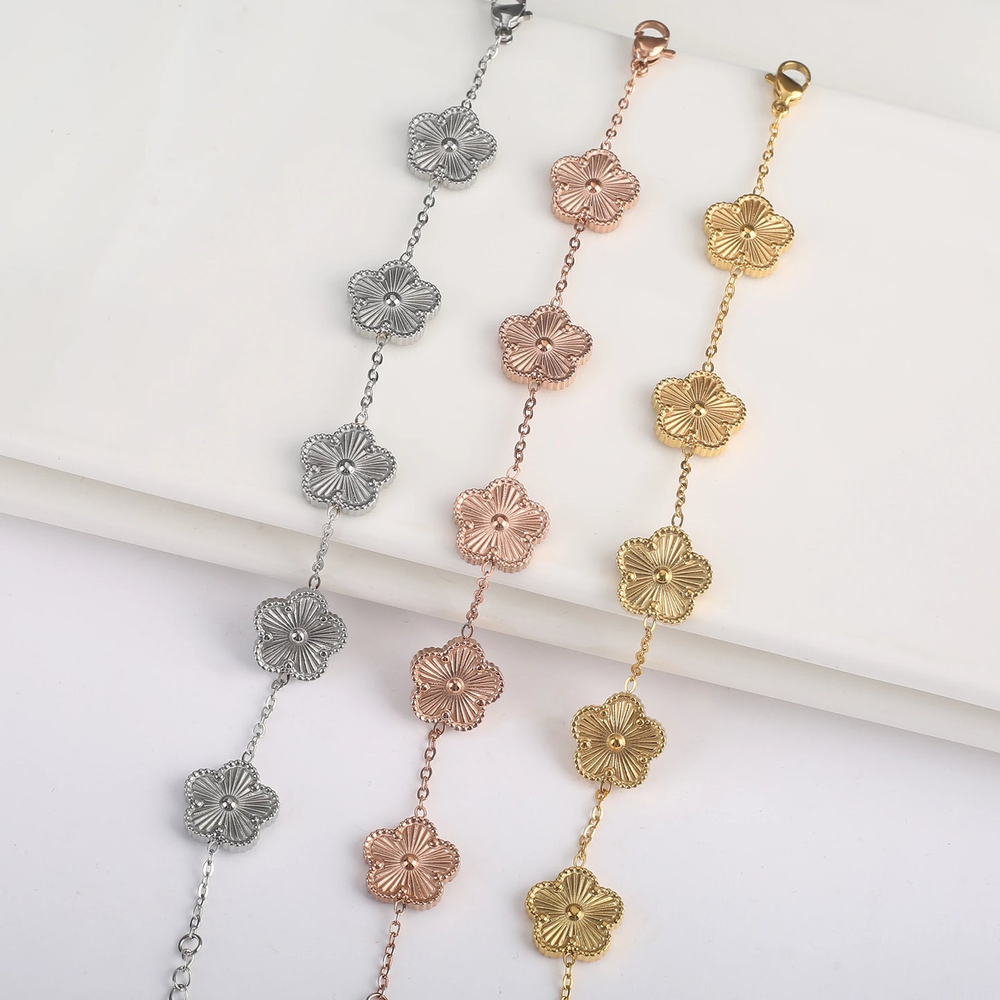 צמיד פרח תלתן אופנתי לנשים